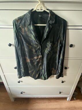 Rails Black silk- Look Button Shirt